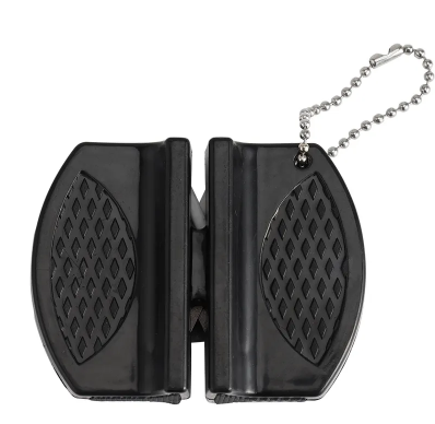 Késdaráló Roy fekete